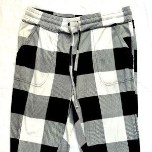 Black and White Plaid PJ Pants NEVER WORN Size US
(12-14) Has Pockets -